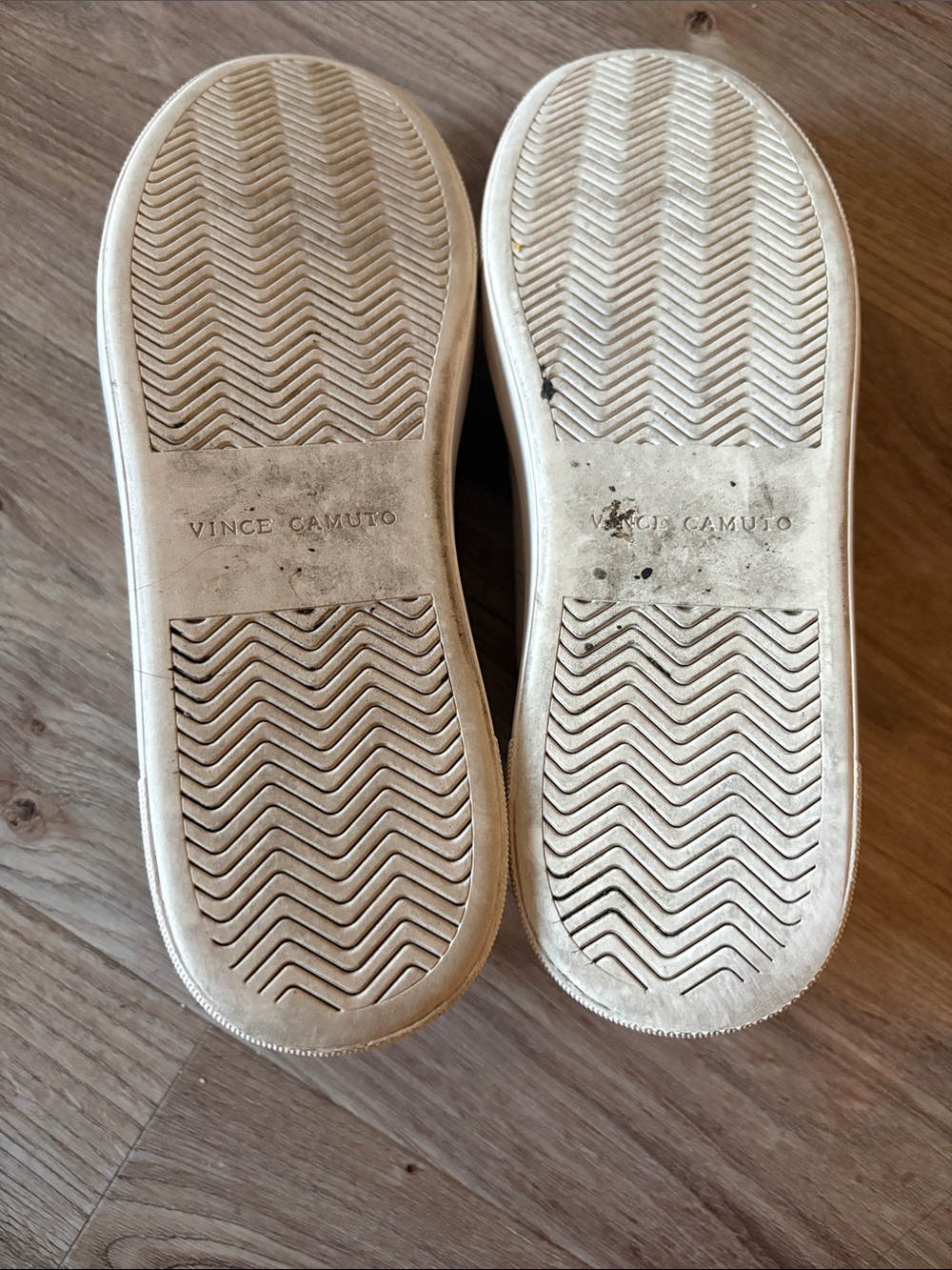 Vince Camuto Cream Leather Sneakers with Silver Metallic Details - Picture 3 of 5